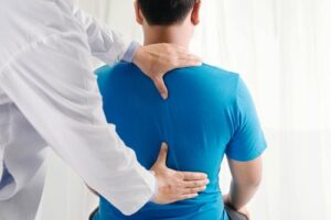 What Is the Difference Between a Chiropractor and an Orthopedic Doctor?