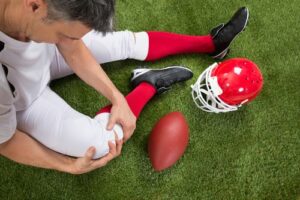 Common football injuries, American football player with knee injury