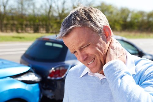 driver with whiplash, pain management after a car accident