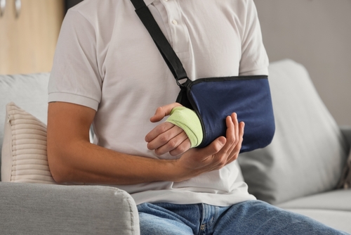 Orthopedics Rock Hill SC, image of a patient with broken bones speaking to an Orthopedic surgeon and understanding their injury significance. 