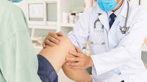 sports injury clinic in Charlotte North Carolina, Apex Orthopaedic sports injury specialists, Picture showcasing an orthopaedic sports medicine provider conducting an examination of a young athlete’s body composition for injury prevention strategies.